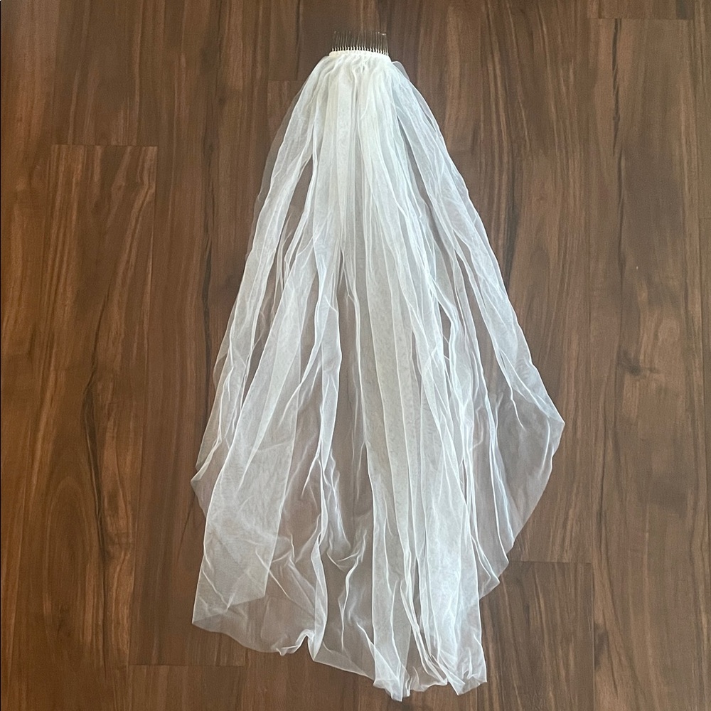 Elegant White Bridal Veil